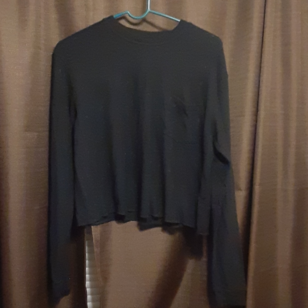 Black long sleeve crop top
